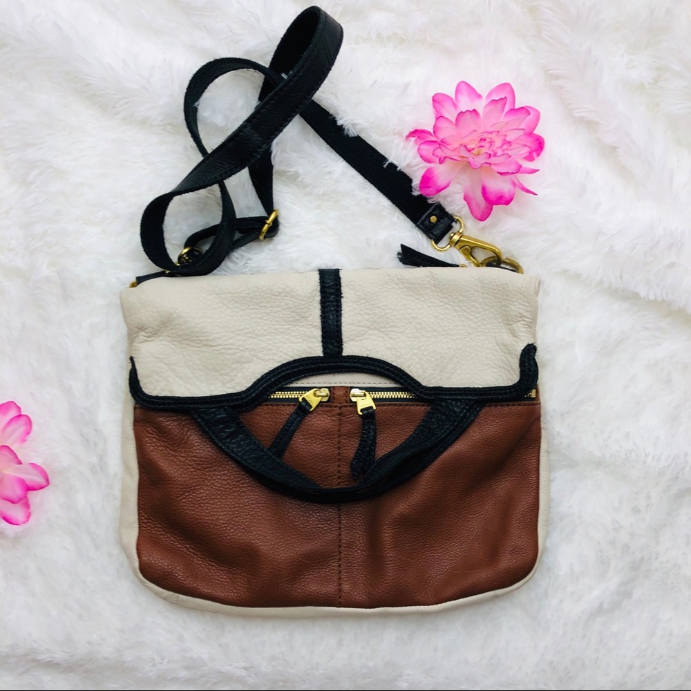 FOSSIL Explorer fold tote - Picture 2 of 6